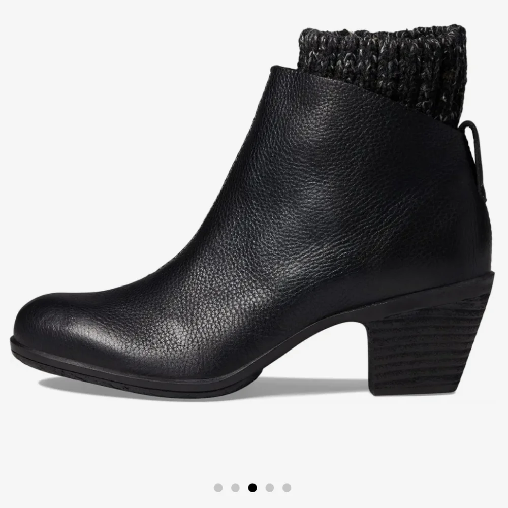 Comfortiva 100% Leather Women's Black Ankle Boots with Knit Cuff Size 6W New